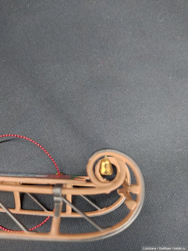 Елочная игрушка Санки 1991 год от Keepsake. 8, 5 см (фото 4)