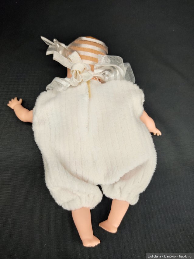 Малышка в белом от madame Alexander. 17 см. Винил (фото 6)