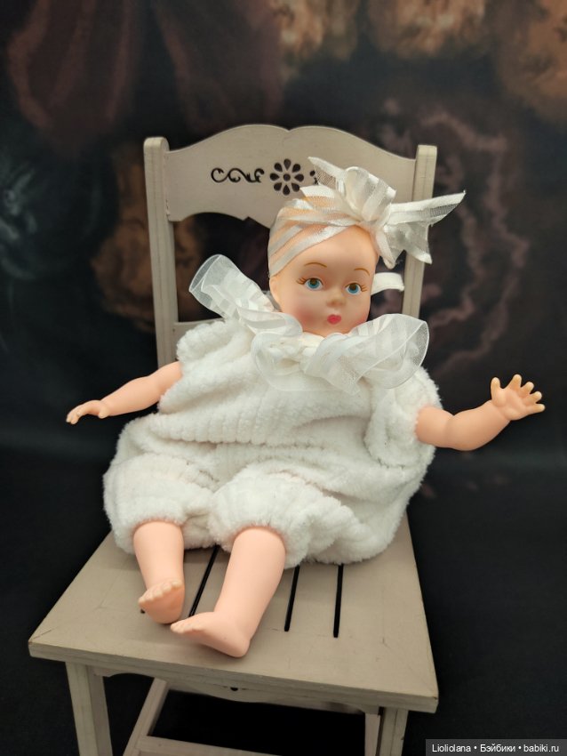Малышка в белом от madame Alexander. 17 см. Винил (фото 3)