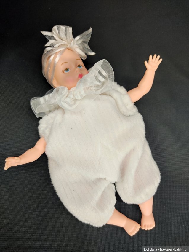 Малышка в белом от madame Alexander. 17 см. Винил (фото 5)