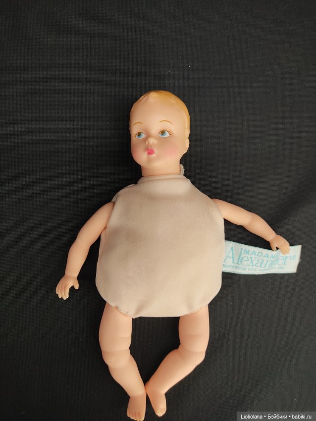 Малышка в белом от madame Alexander. 17 см. Винил