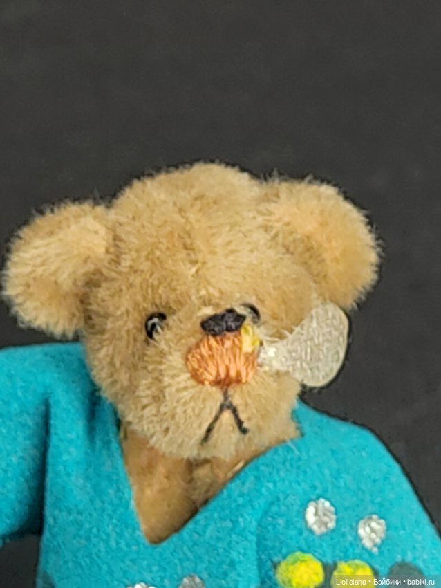 Мишка с пчелкой от World Of Miniature Bears. 7 см. Миниатюра. США (фото 4)