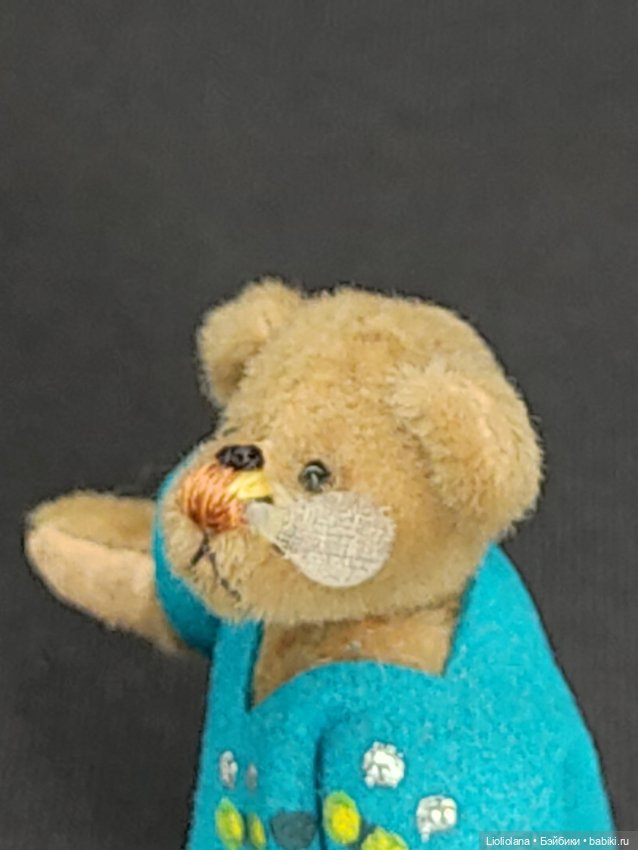 Мишка с пчелкой от World Of Miniature Bears. 7 см. Миниатюра. США (фото 3)