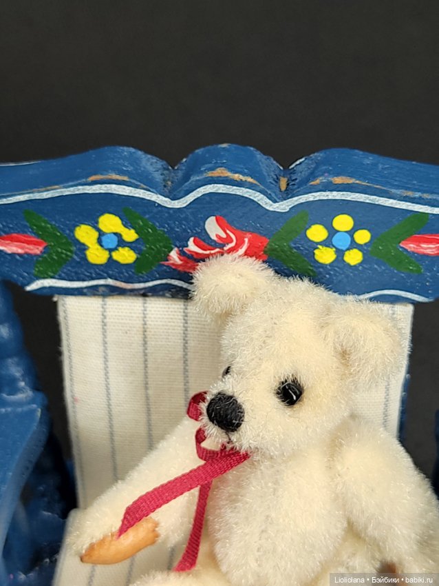 Мишка белый с красным бантом от World Of Miniature Bears. 4,5 см (фото 3)