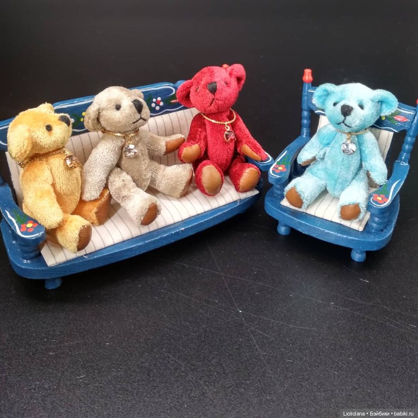 Мишка белый с красным бантом от World Of Miniature Bears. 4,5 см