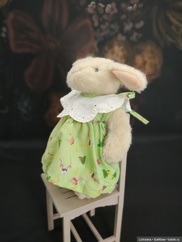 Кролик Hoppy Vanderhare. Весенние шляпки. 20 см (фото 3)