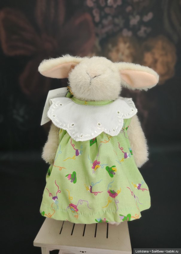 Кролик Hoppy Vanderhare. Весенние шляпки. 20 см (фото 2)