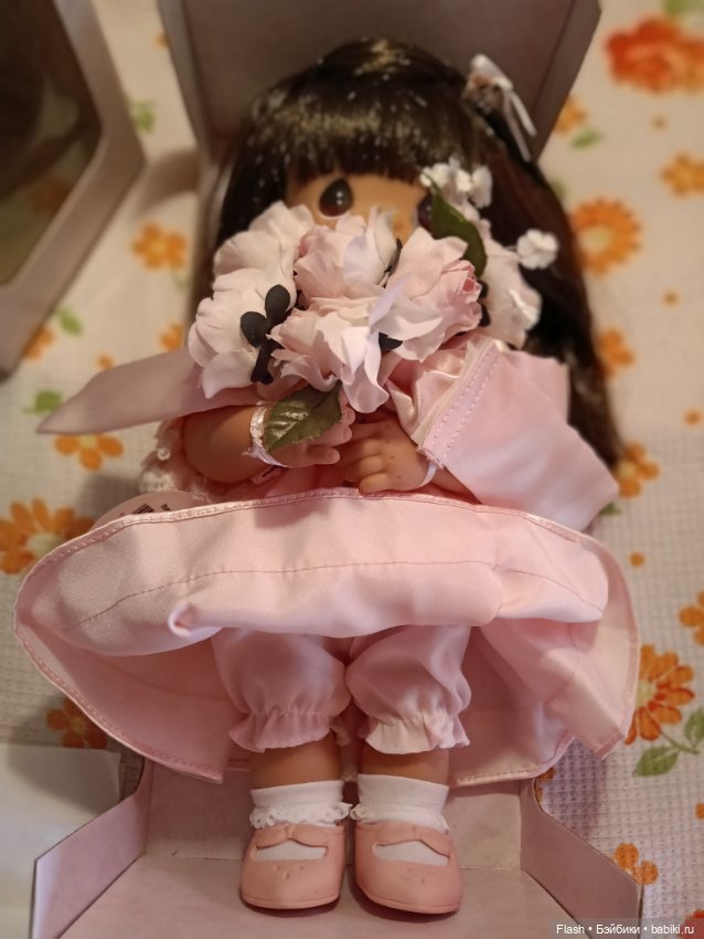 Драгоценные моменты Precious moments от Линды Рик с букетом (фото 9)