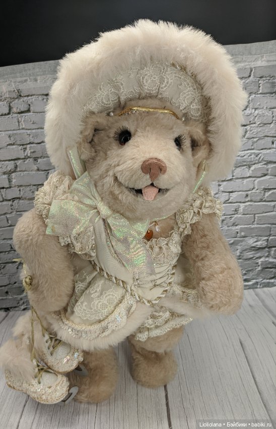 Мишка Фигуристка от Lynn West. 60 см