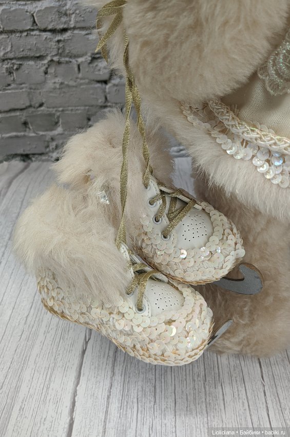 Мишка Фигуристка от Lynn West. 60 см