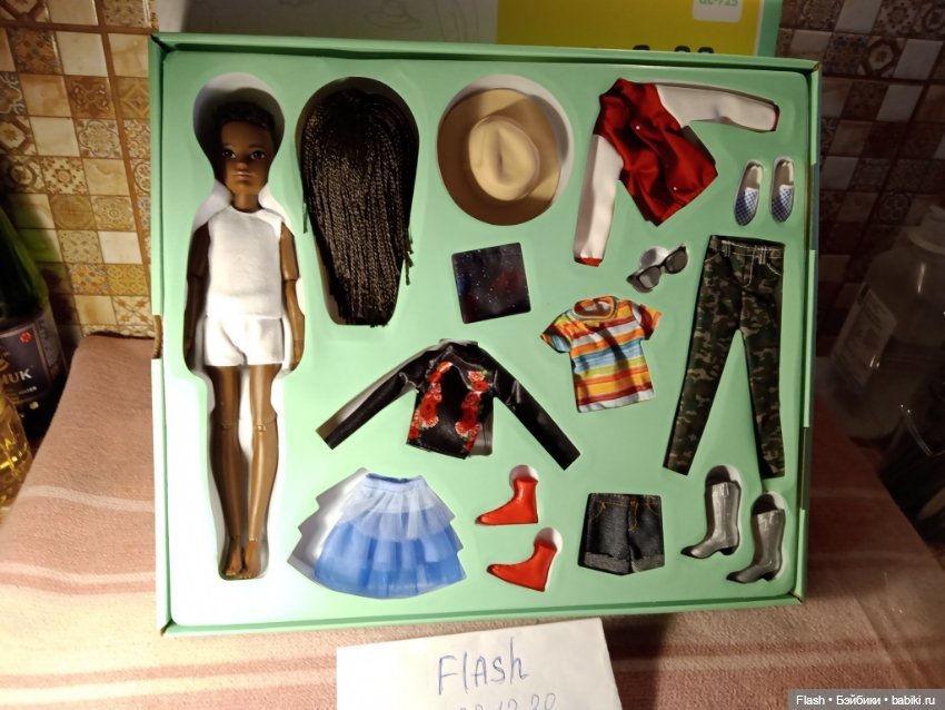 Шарнирная кукла с набором одежды #4 Сreatable world Mattel==== (фото 2)