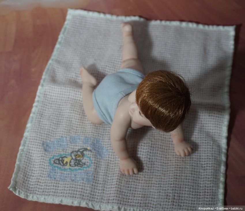 Titus Tomescu «Snug as a Bug in a Rug» — Уютный как жук в ковре мини версия