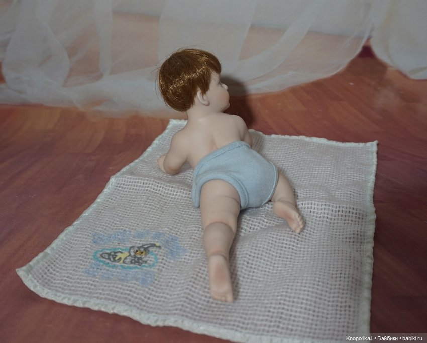 Titus Tomescu «Snug as a Bug in a Rug» — Уютный как жук в ковре мини версия