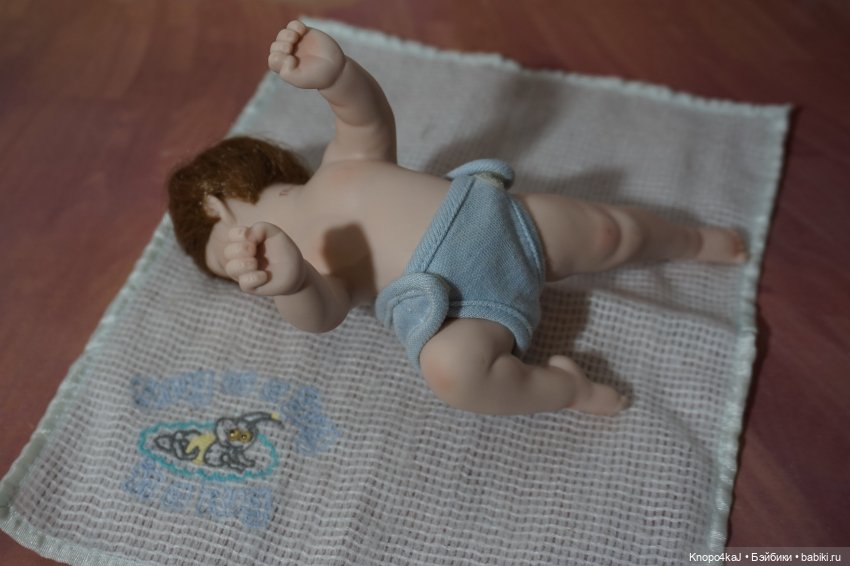 Titus Tomescu «Snug as a Bug in a Rug» — Уютный как жук в ковре мини версия