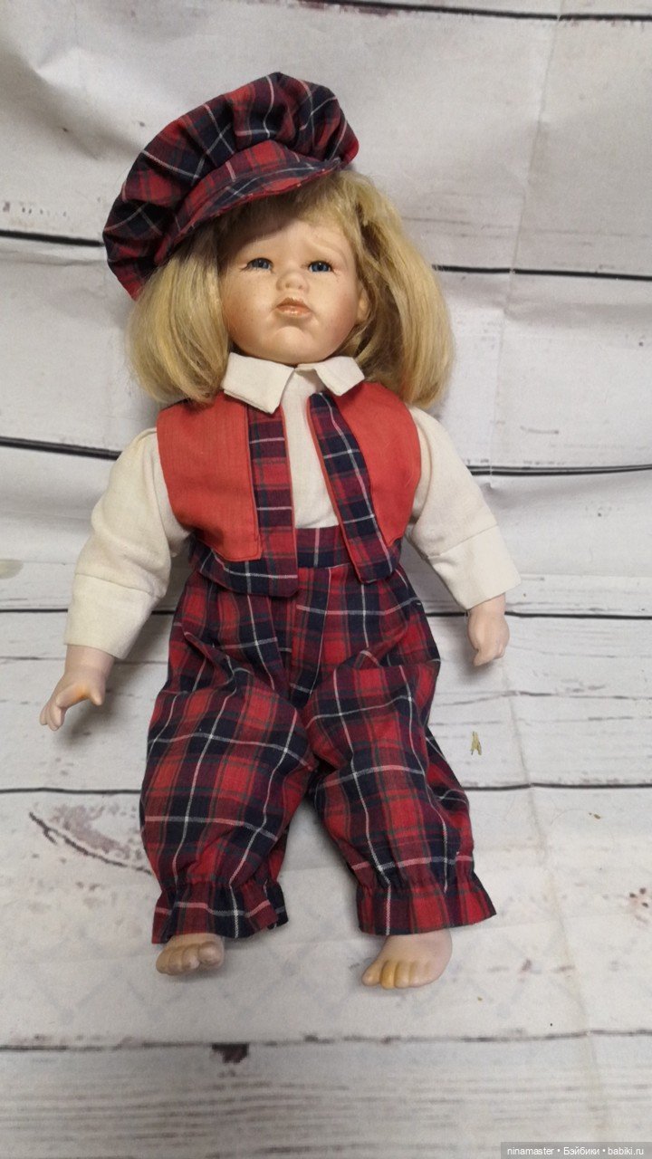 Винтажный фарфоровый мальчик