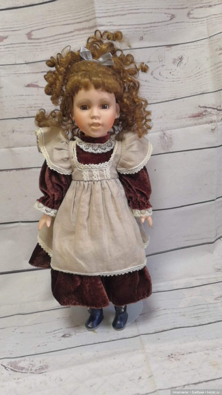 Школьница Винтажная фарфоровая куколка