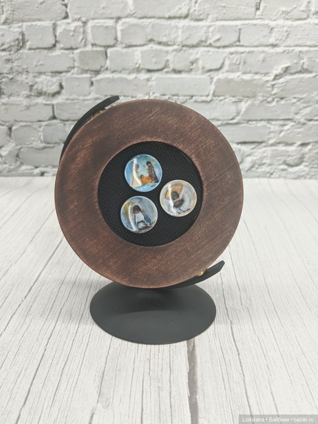 Миниатюрные тарелочки на раме