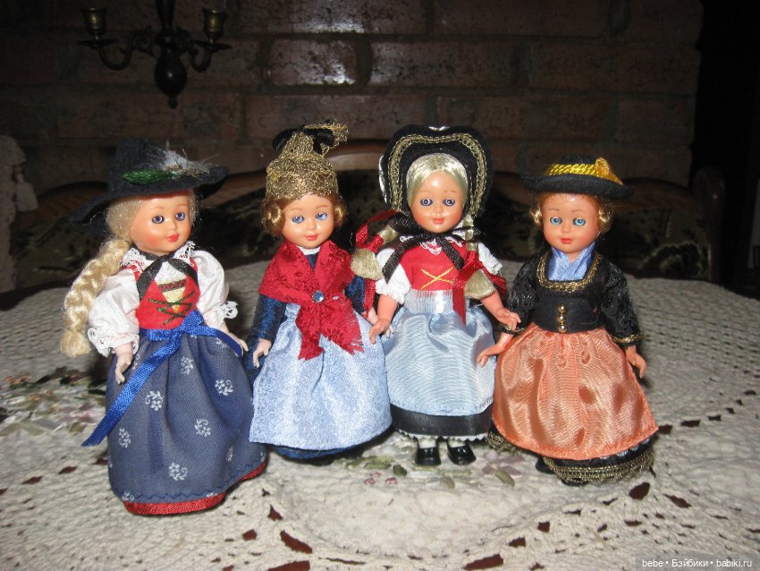 Винтажные куколки в национальных костюмах,фабрика Querzola Marco Италия