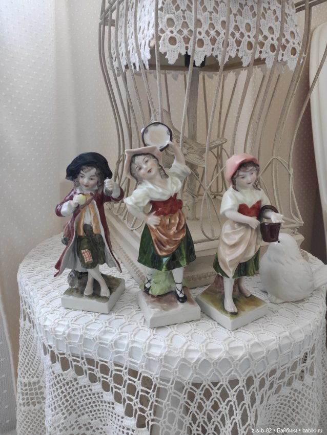 Девочка с корзиной, Германия