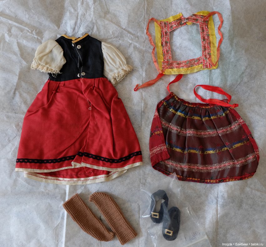 Национальный костюм на маленькую куклу (фото 4)