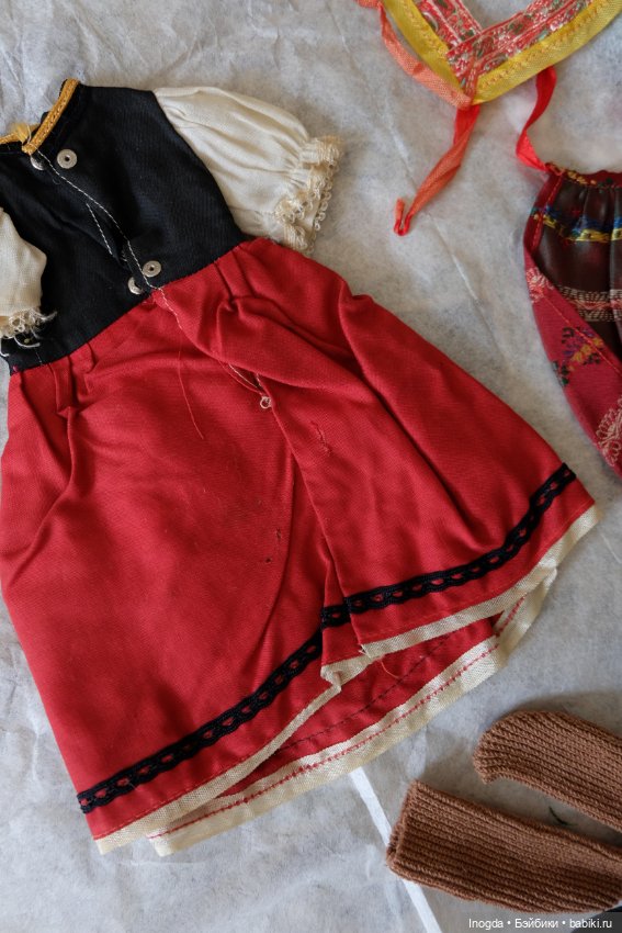 Национальный костюм на маленькую куклу (фото 6)