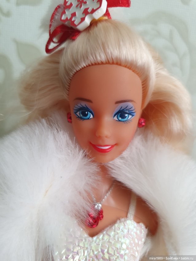 Happy Holidays Barbie Doll 1989 744454