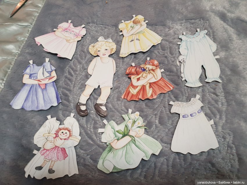 Бумажная куколка-малышка с одежой. Винтаж