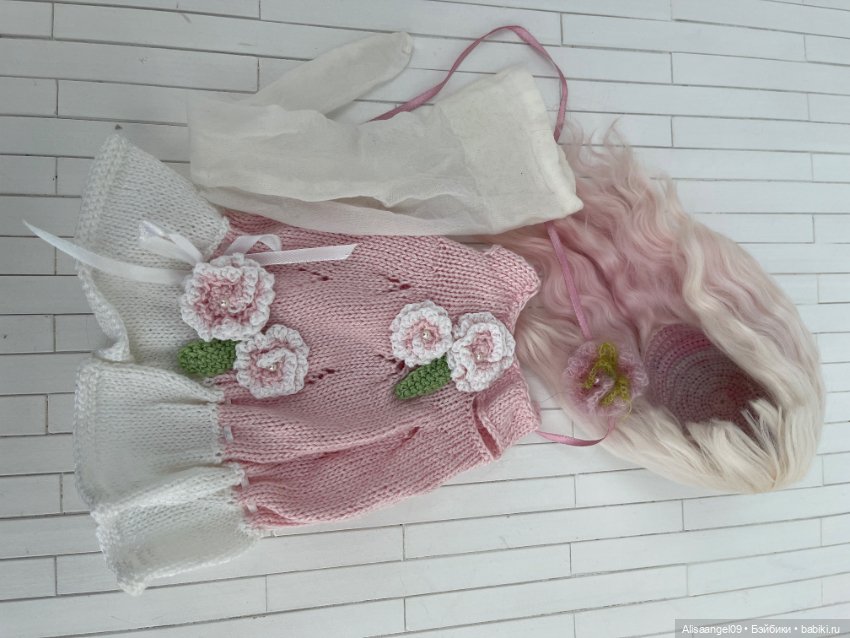 Одежда и качественный парик на куколку Кайе Виггс мсд (фото 6)