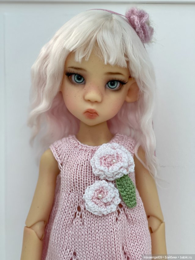 Одежда и качественный парик на куколку Кайе Виггс мсд (фото 4)