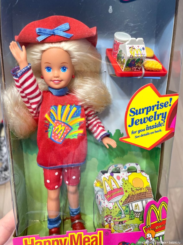 Обаятельная девочка Стейси с миниатюрами от МакДональдс / Stacie Happy meal