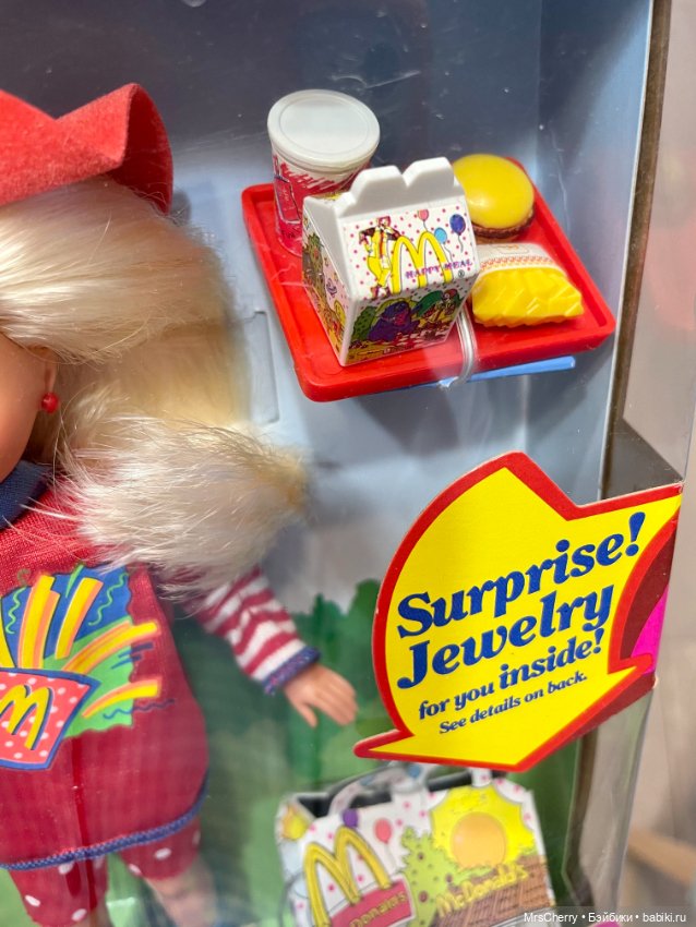 Обаятельная девочка Стейси с миниатюрами от МакДональдс / Stacie Happy meal