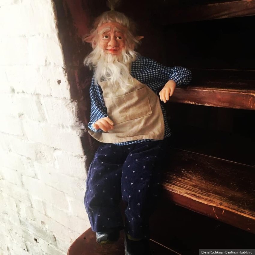 Гном который забрел в дом , его приютили , накормили и спать уложили (фото 3)