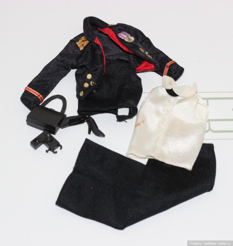 Аутфит от Army Barbie 1989