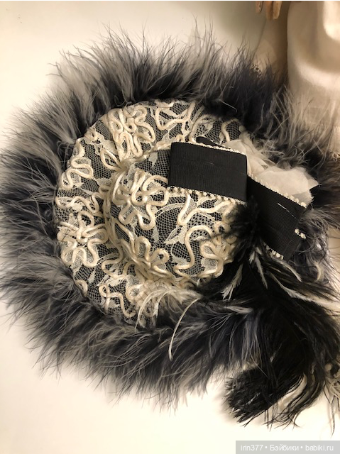 Шляпа с натуральными перьями