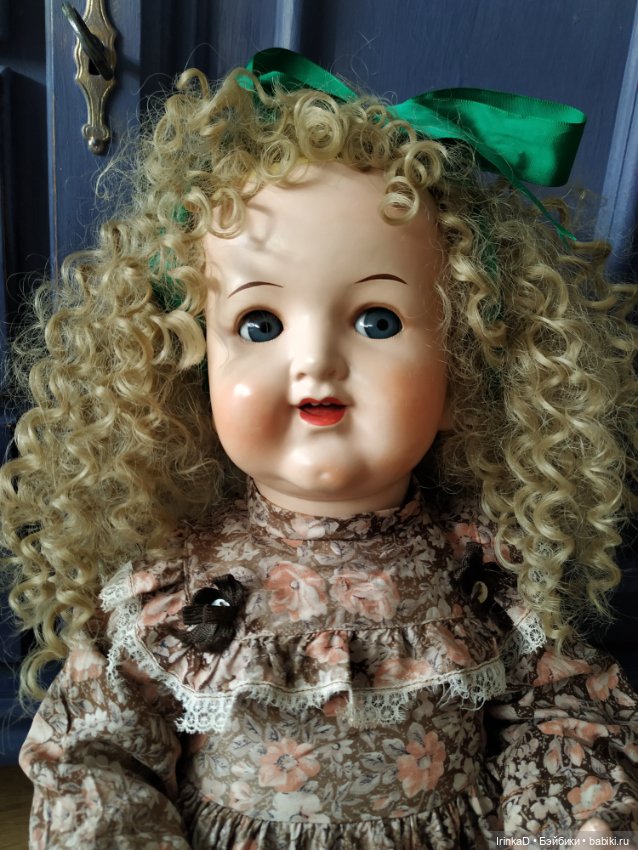 маттел куклы клеймо. фарфоровая кукла клеймо. старинное клеймо на кукле. фарфоровая полностью кукла фирмы леонардо 25 см фото. фарфоровая кукла клеймо.