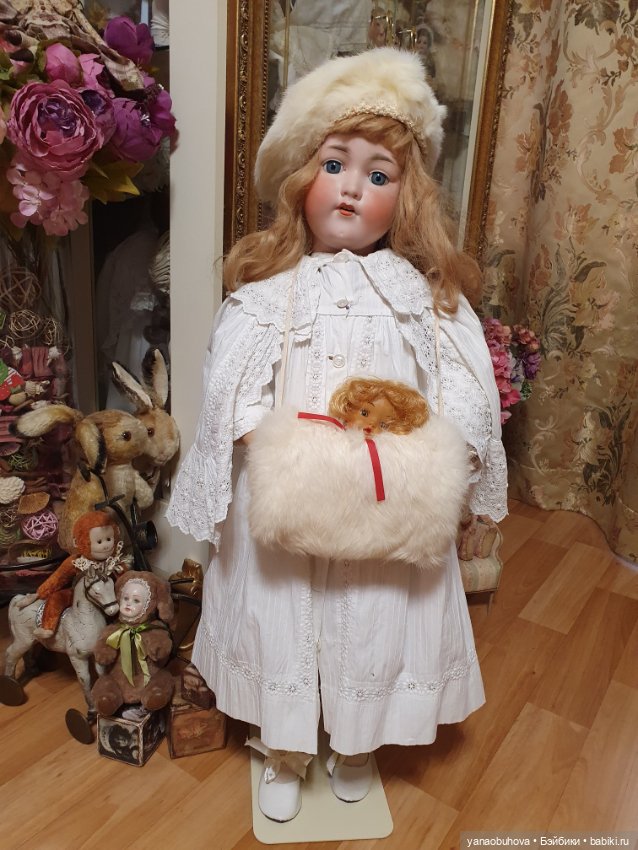 Две винтажные детские муфты для больших антикварных красавиц