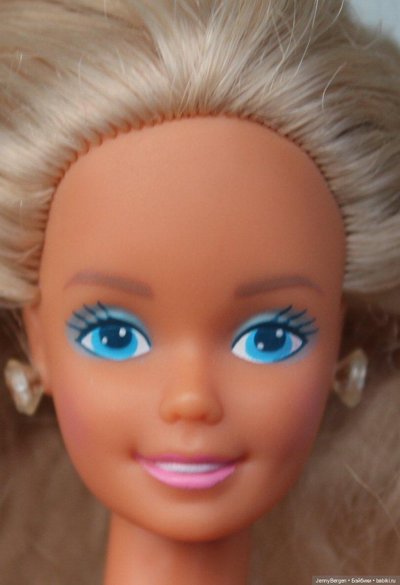 Barbie feels. Кукла Барби Филлинг фан. Feeling fun Barbie 1988. Барби 1988 года. Кукла Barbie feeling fun 1988.