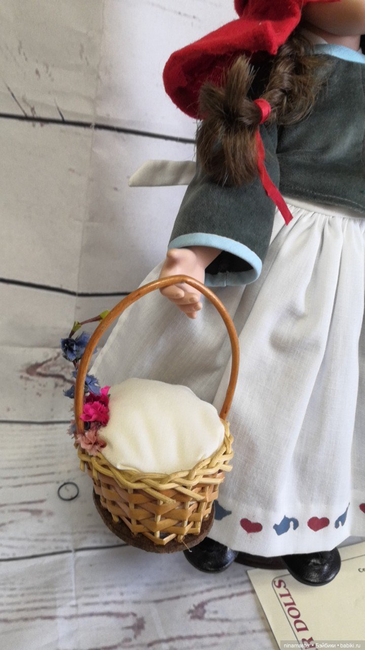 Красная шапочка от Julie Good-Kruger