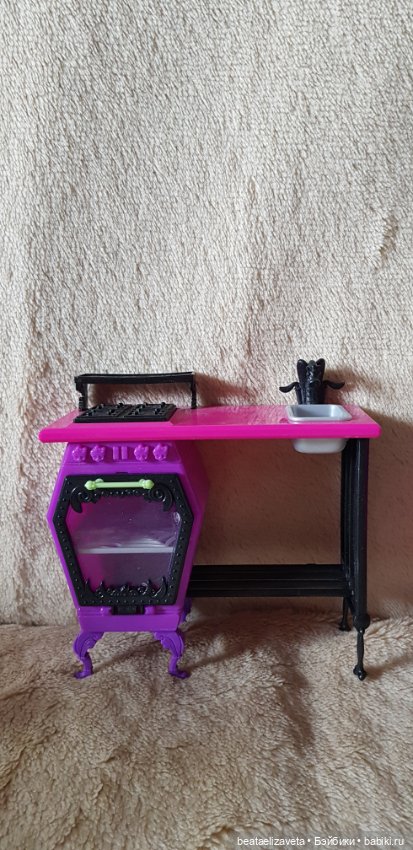 Мебель для кукол Monster high