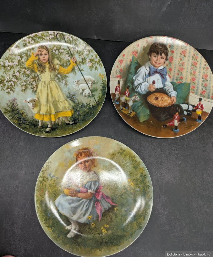 Фарфоровые тарелки из серии "Сказки Матушки Гусыни". Цена за три штуки