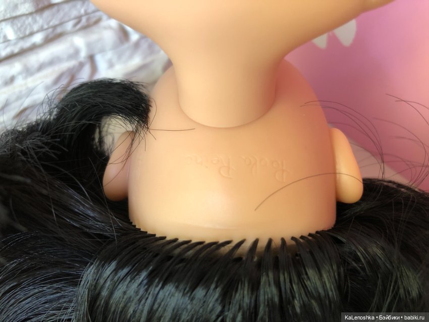 Карина полячка с прямым пробором, каре, карими глазами, Паола Рейна(Paola Reina), нюд