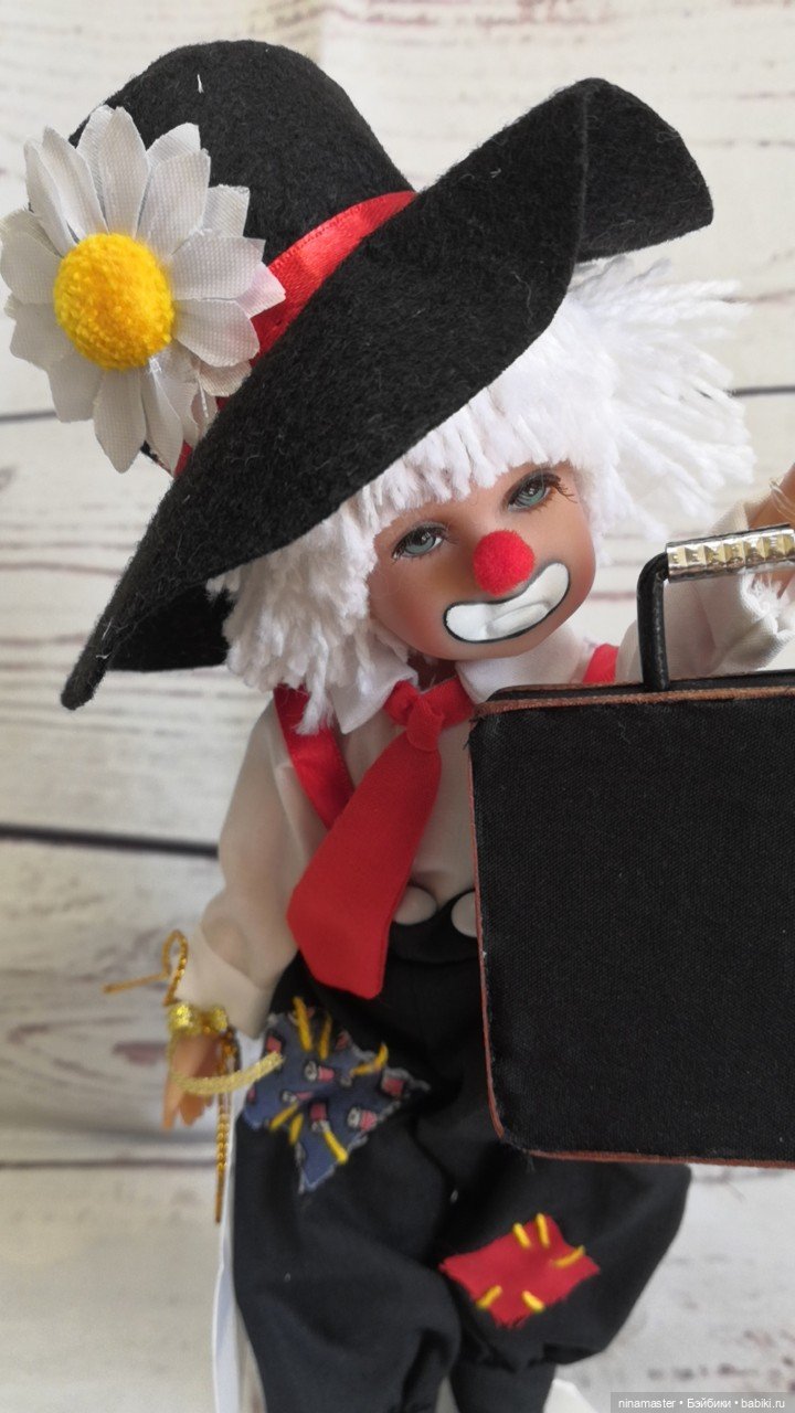 Клоун с дипломатом от Линда Рик Linda Rick