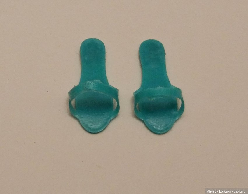 Шлёпанцы для современной куклы