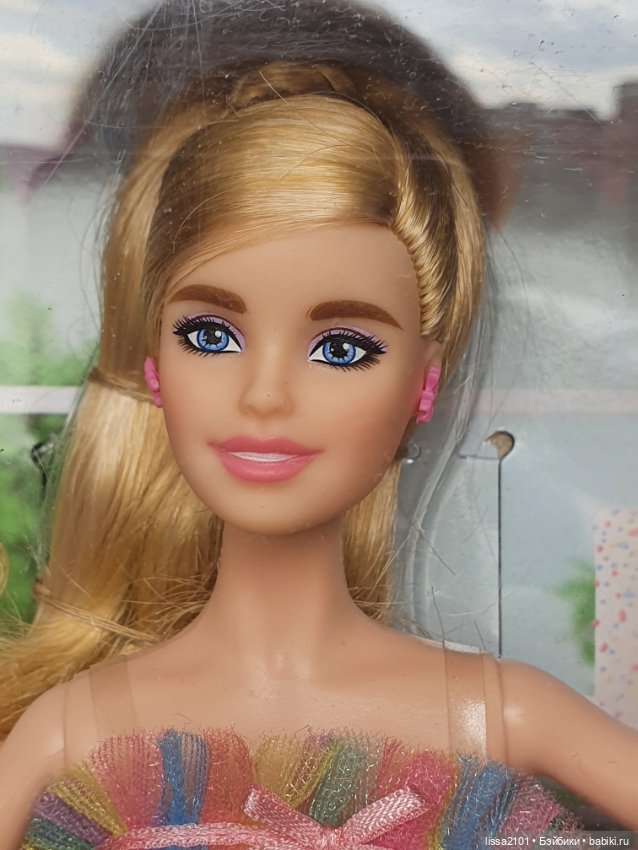 Милая девушка Barbie Birthday wishes GНT42 в красивом радужном платье. 