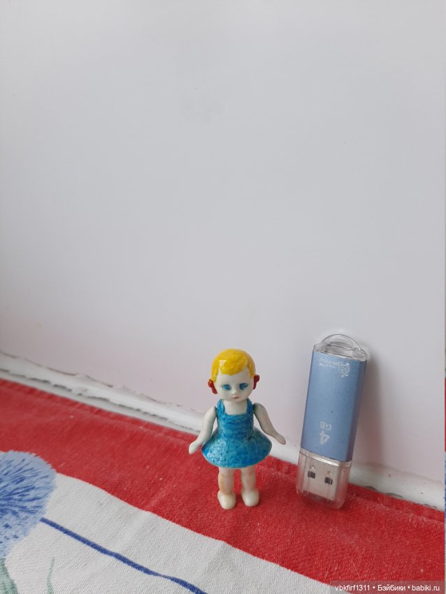 Винтажная Дюймовочка редкая из колкого пластика