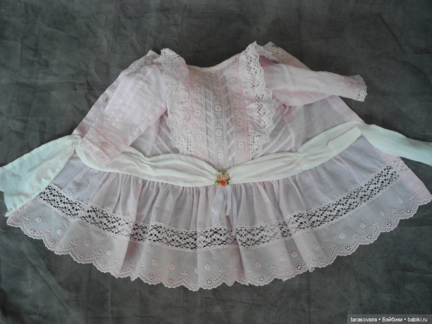 Батистовое платье для куклы 40-45 см (фото 7)
