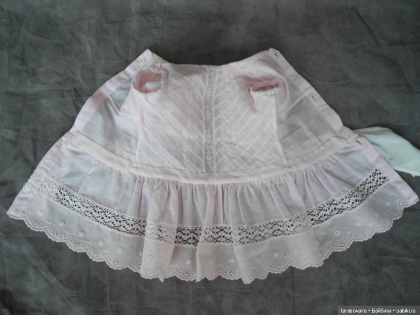 Батистовое платье для куклы 40-45 см (фото 6)