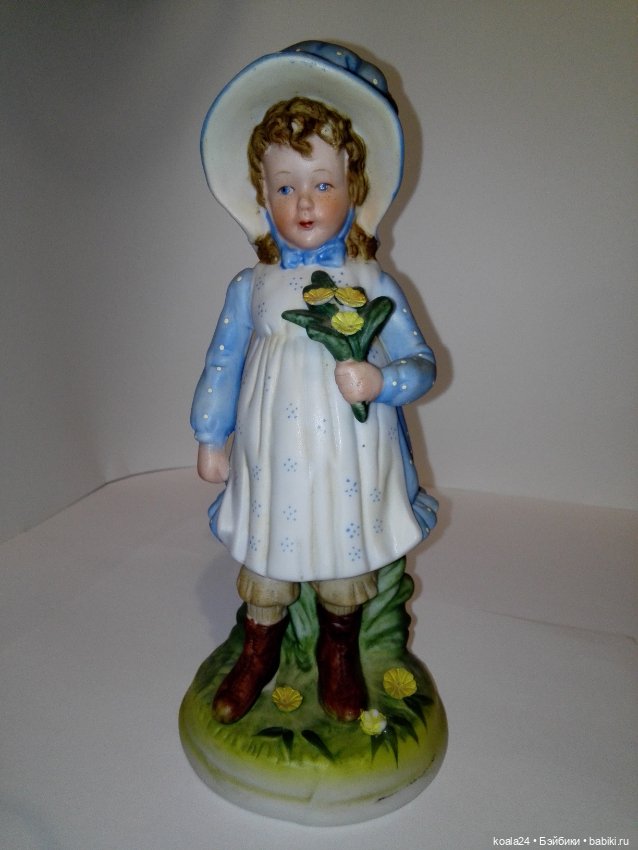 Статуэтка Бисквит Девочка с букетом