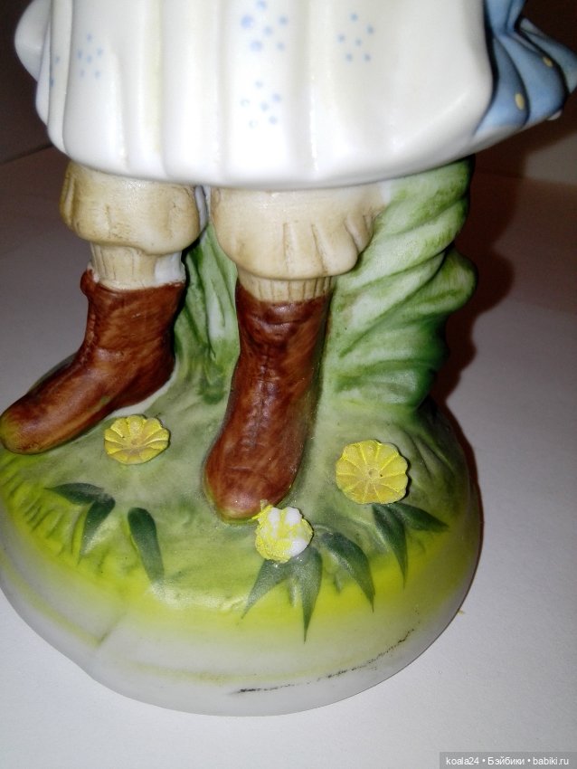 Статуэтка Бисквит Девочка с букетом (фото 4)