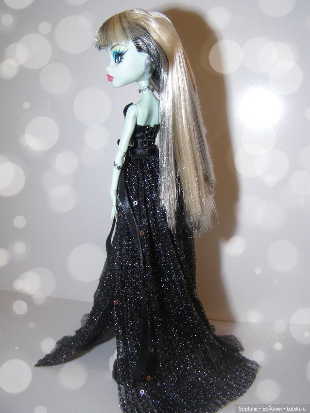 Monster High Кукла Дракулаура Сердце Вампира Экстравагантное черное бальное платье *В руке*